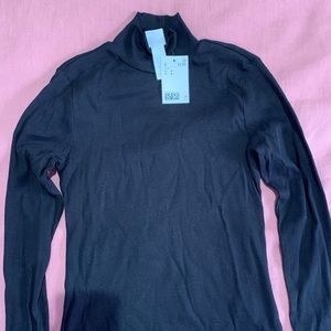 Black H&M turtleneck